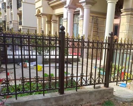 蕪湖鋁藝護(hù)欄