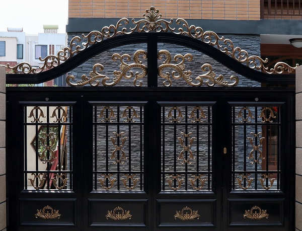 鋁藝別墅大門日常的各種維護